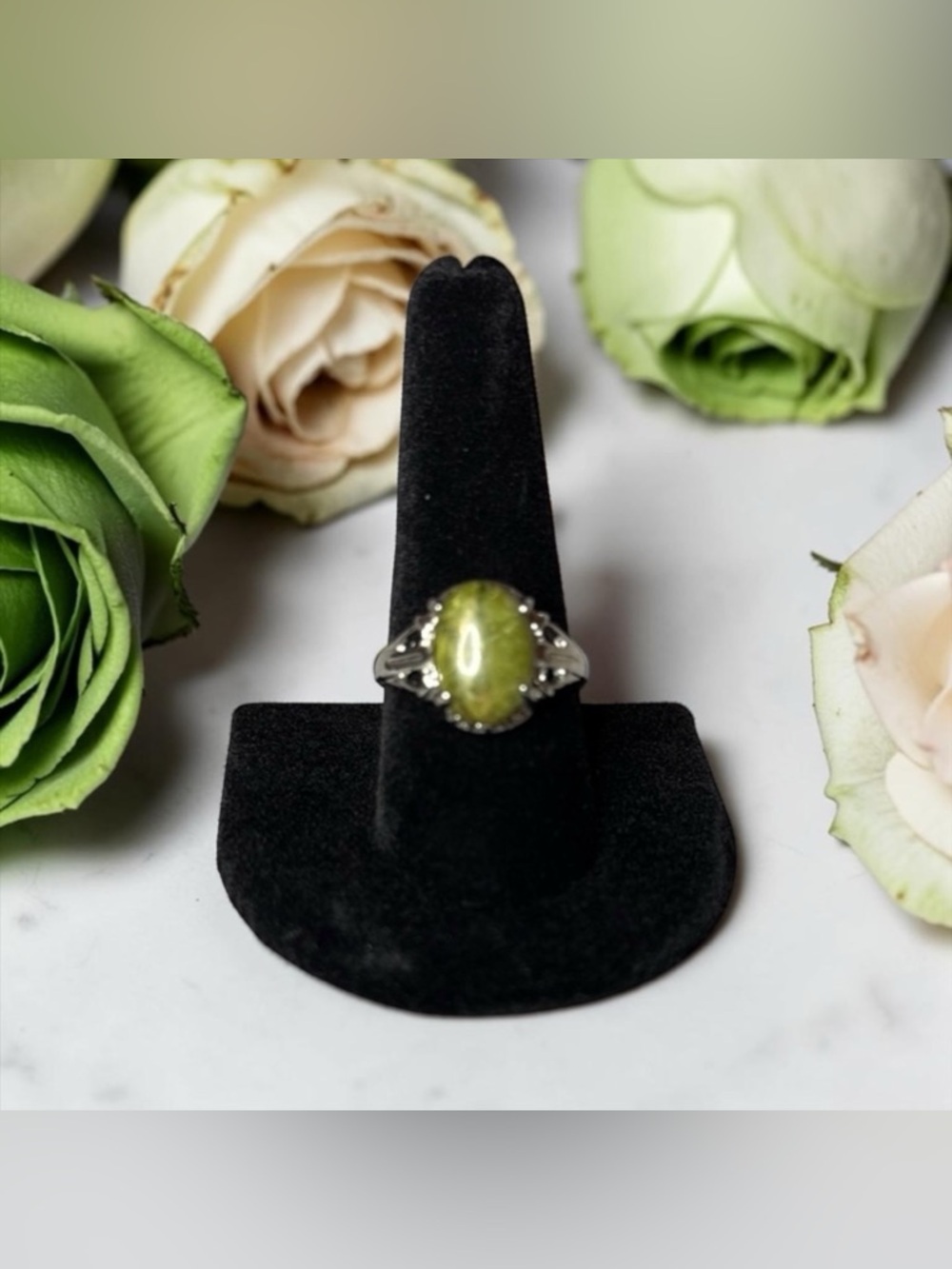 💚Elegant Silver & Green Ring in Gift Box/NWOT💚